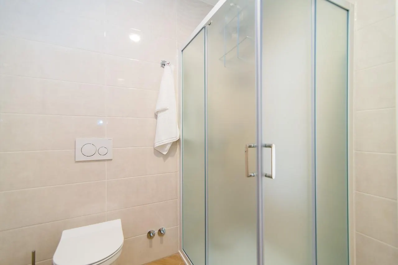 Milohanic Luxury Porec Apartments 4*,