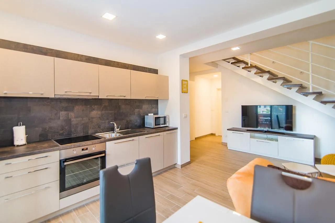 Milohanic Luxury Porec Apartments 4*,
